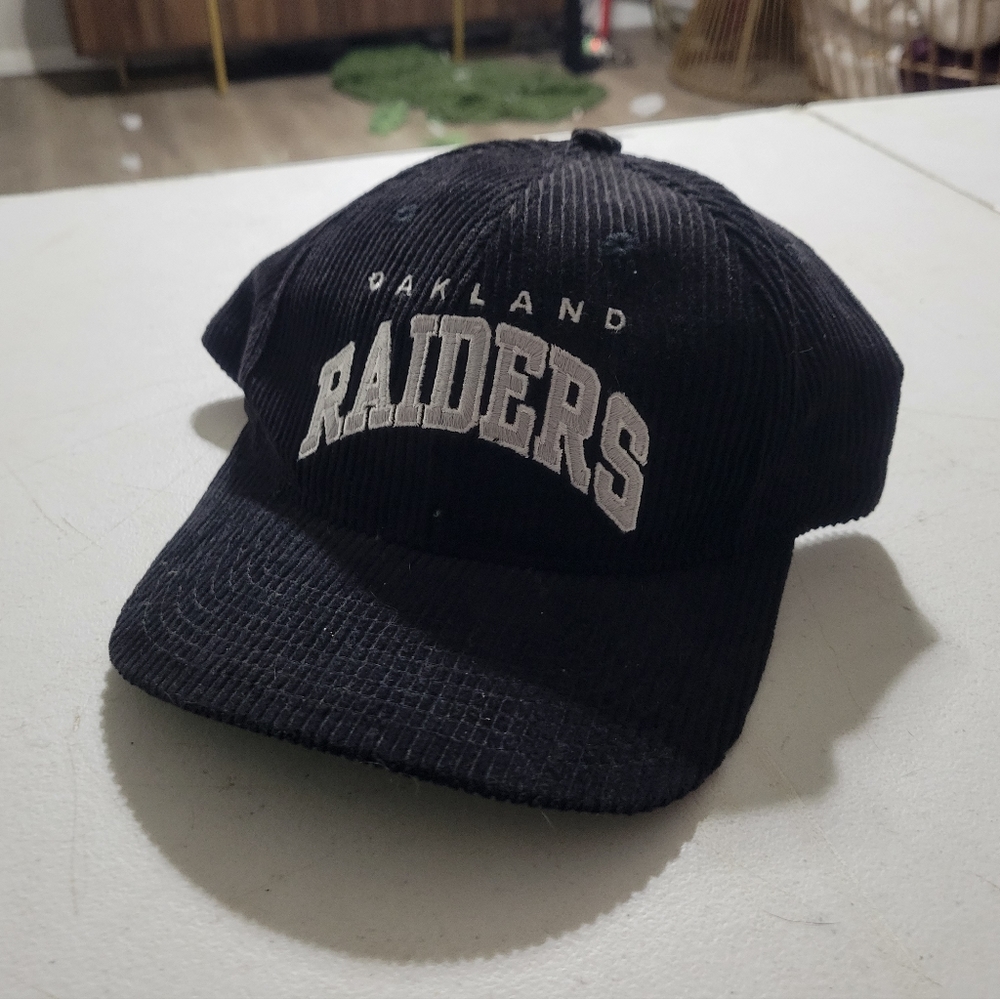 Vintage Oakland Raiders corduroy Russell hat